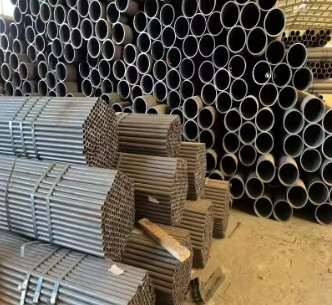 ASTM A105 dikişsiz karbon çelik boru Fabrika Doğrudan Satış