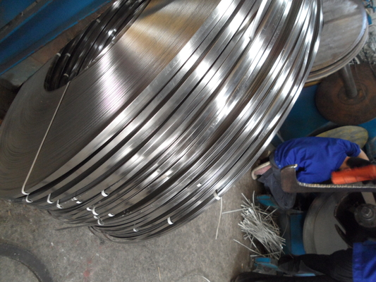 Sıcak satılan ASTM AISI 302 303 304 Sıvı paslanmaz çelik bobini 1000mm 1219mm Genişliği